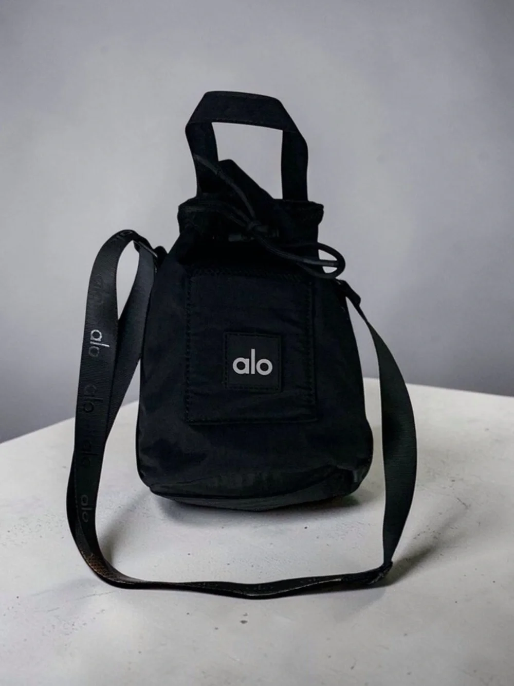🤩ALO Yoga Black Drawstring Crossbody Bag